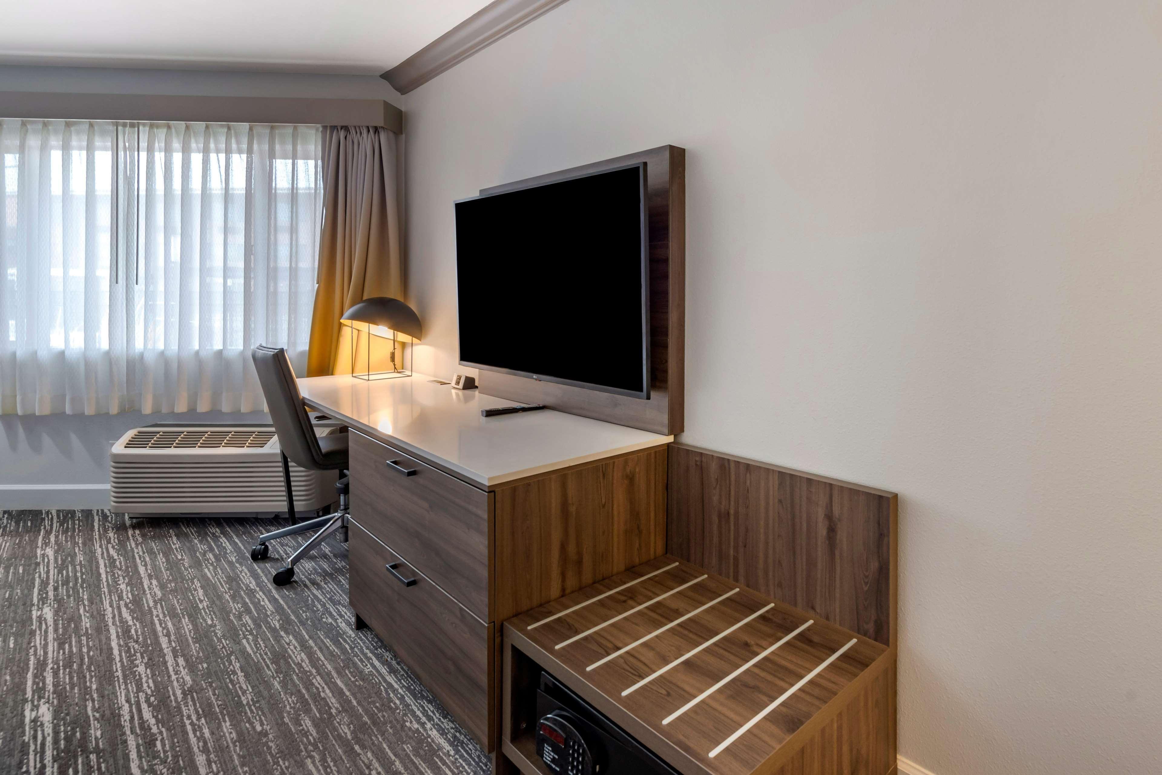 Best Western Premier Denver East Exterior foto