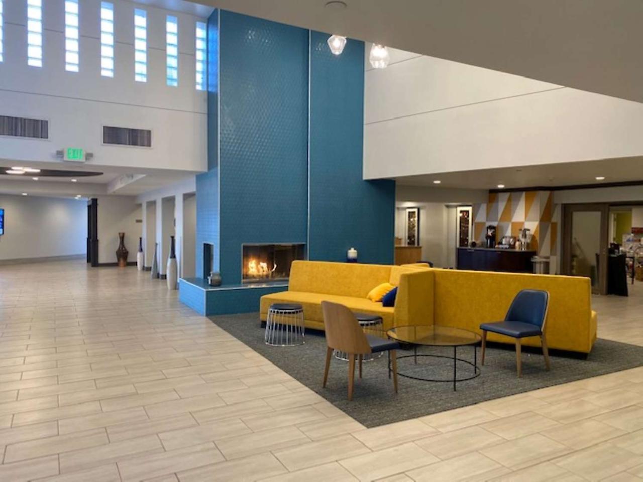 Best Western Premier Denver East Exterior foto